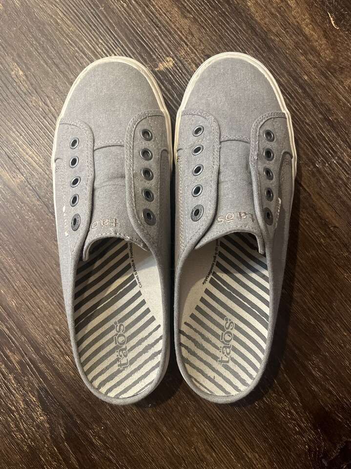 Taos Slip On sneakers Sz 10