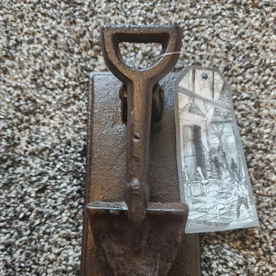 NEW Esschert Design Cast Iron Spade Doorknocker