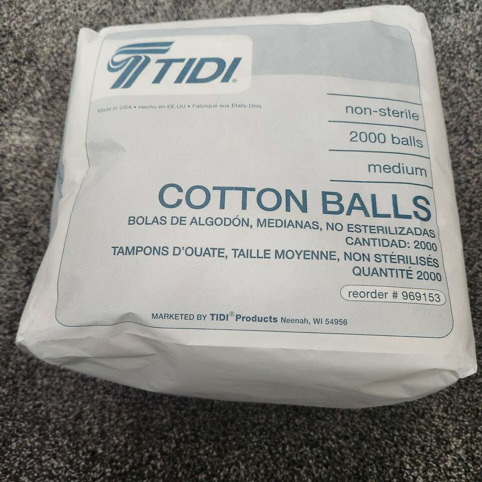 NEW 2000 Medium Cotton Balls
