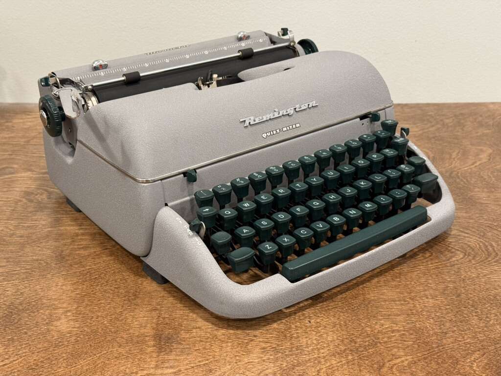 1957 Remington Quiet Riter - Excellent Condition