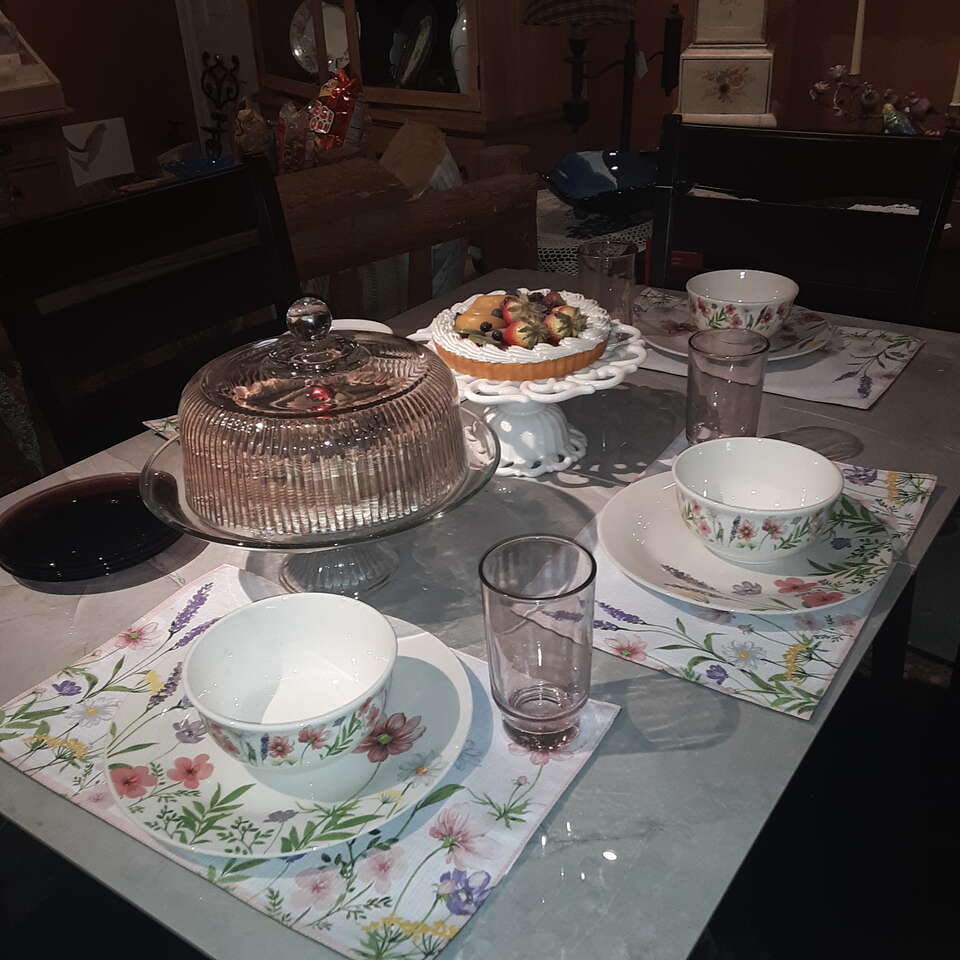 New Marble,  Built in Butterfly  Extension Dining Table, PERFECT FOR DINING OR DISPLAY Slight Damage