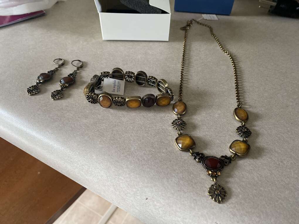 Lia Sophia Jewelry Set