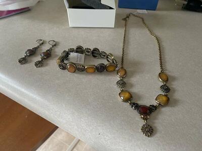 Lia Sophia Jewelry Set