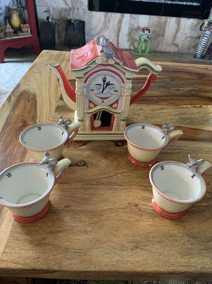 Department 56 Hickory Dickory Dock Tea Set