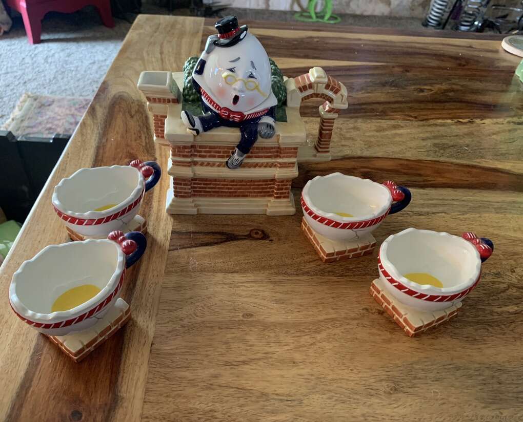 Department 56 Humpty Dumpty Tea Set
