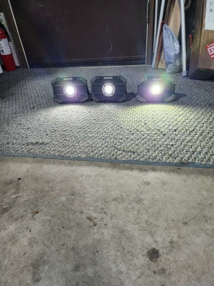 work light x3 battery operated