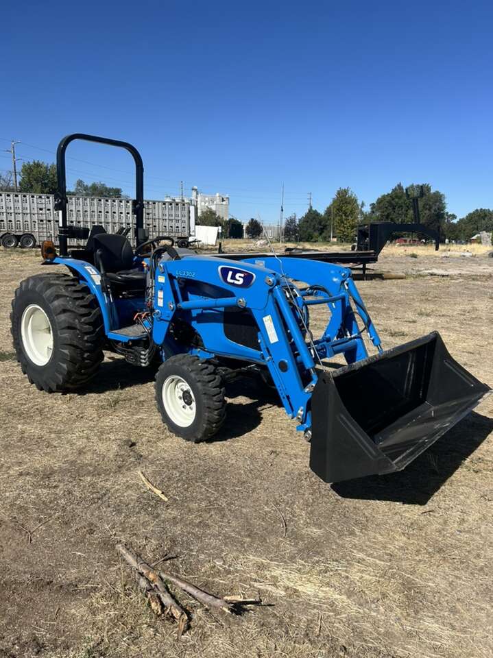 LS MT240HE Tractor
