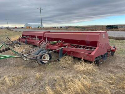14' IH 6200 Grain Dills