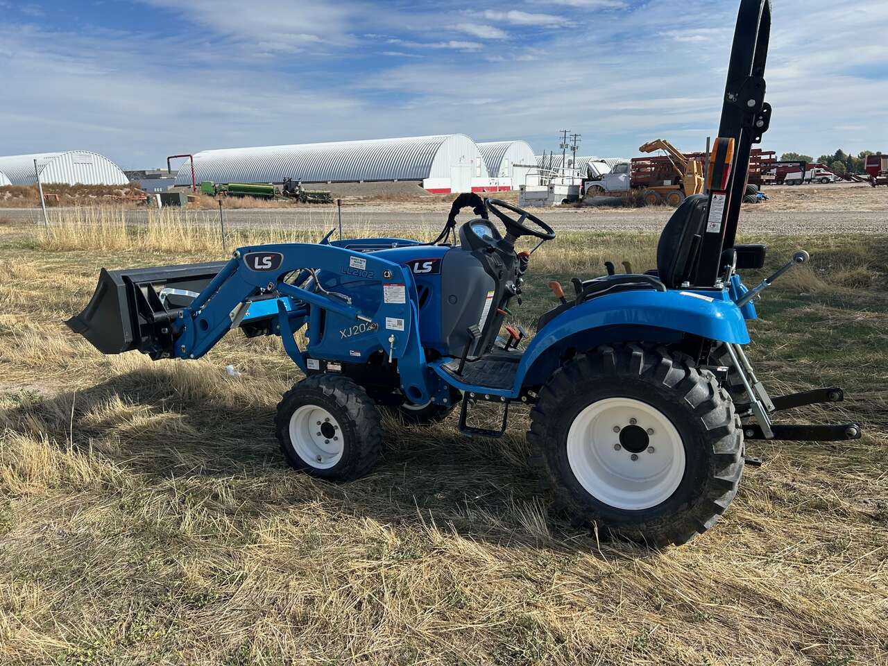 Used LS XJ2025 Tractor