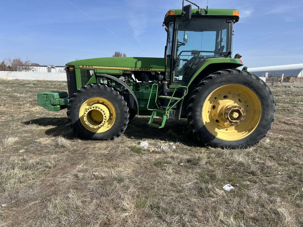 John Deere 8400