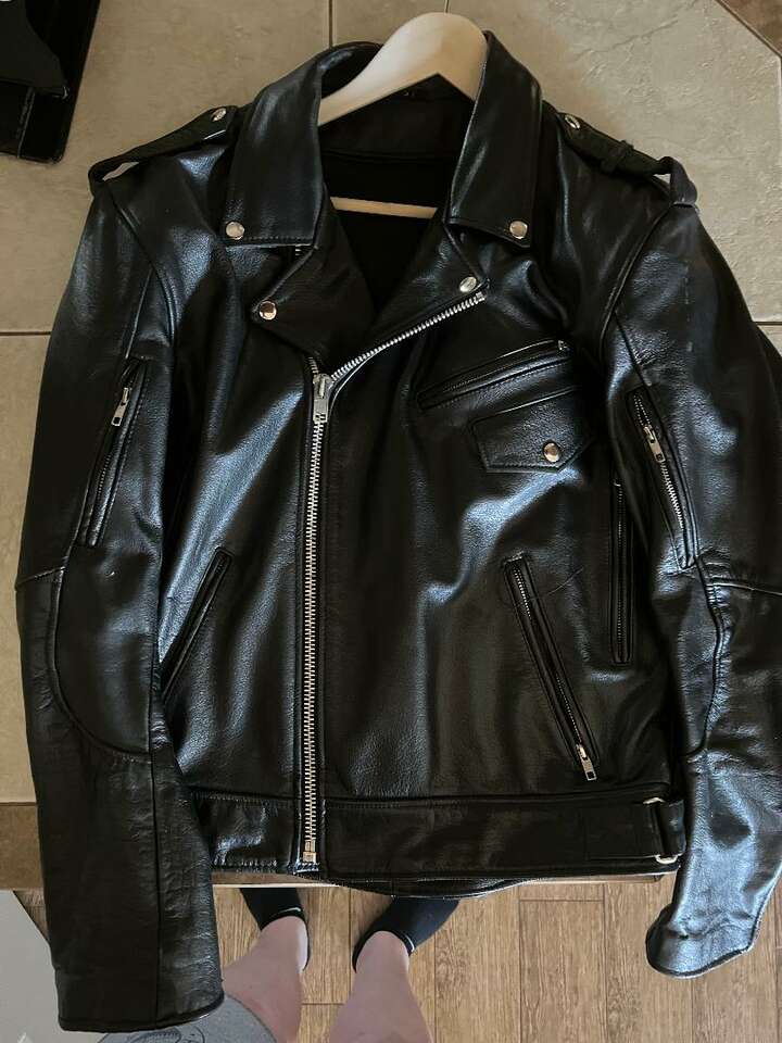 Mens Size Small Leather Motorcycle coat with inside pockets and vents