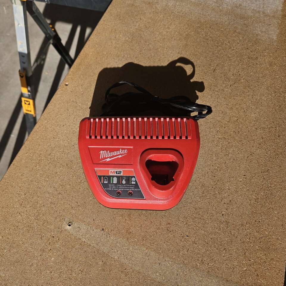 Milwaukee M12 battery charger