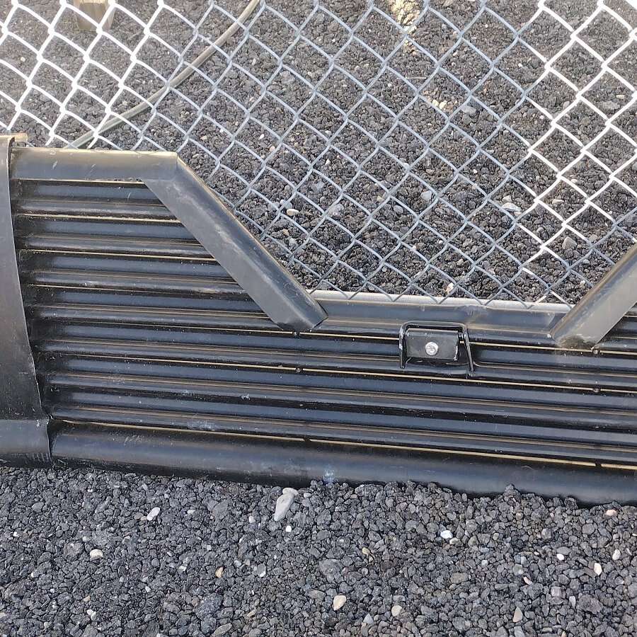 Ford 5th wheel air gate