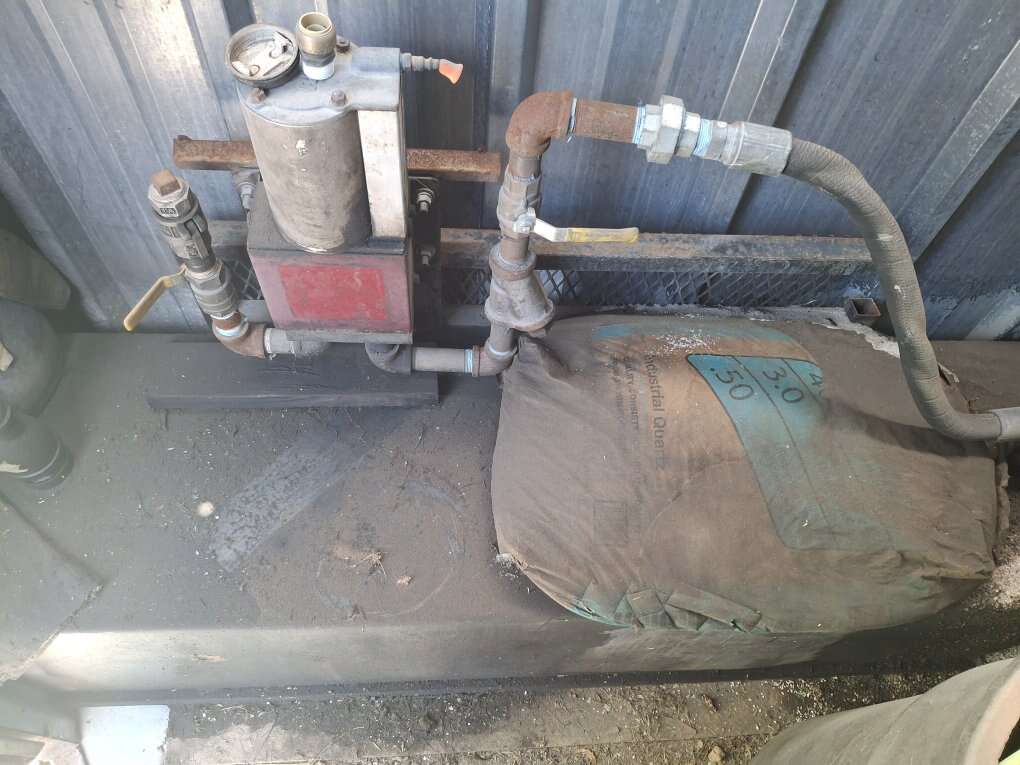 Used waste oil tank with pump