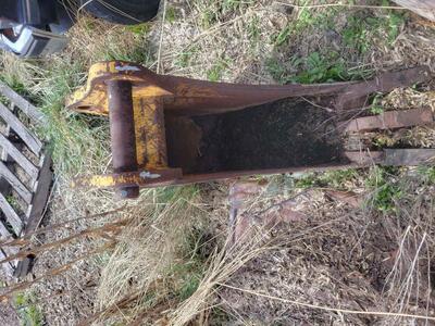 JD 1 foot bucket. lower price.