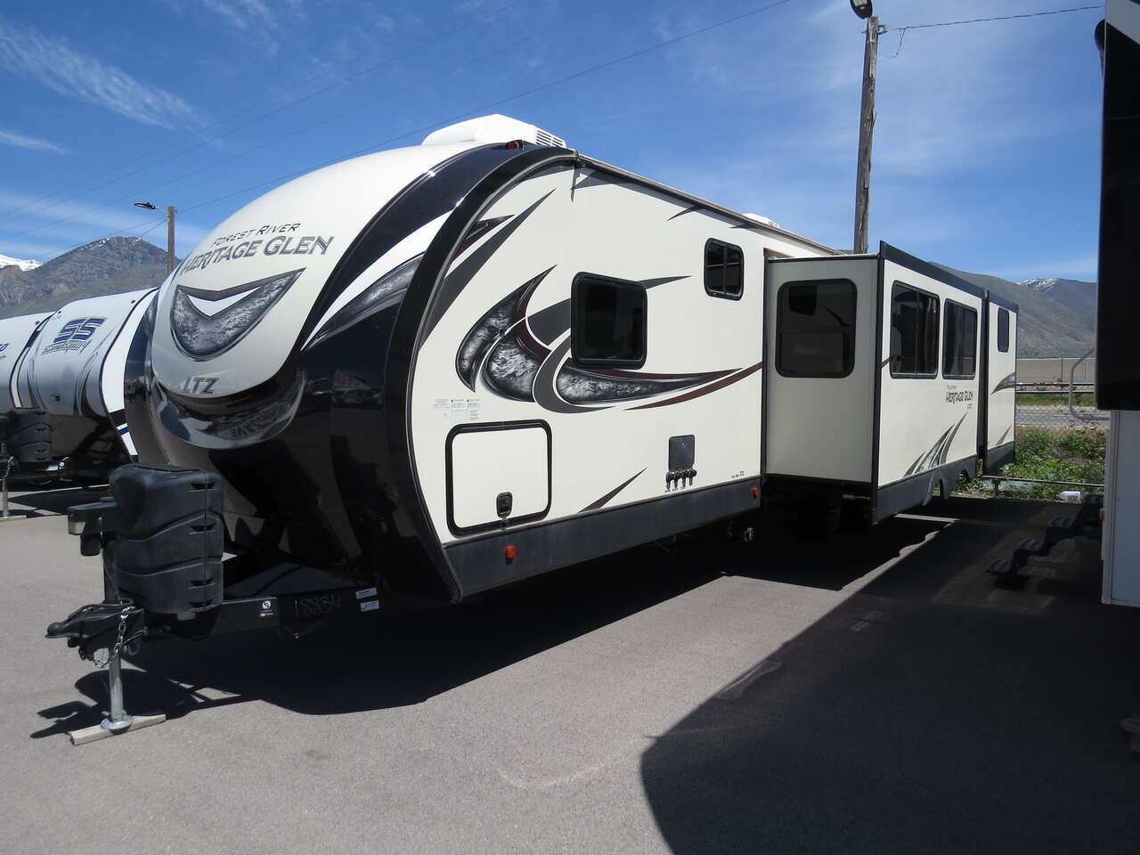 2020 Heritage Glen 322BH BUNKS, (2 FULL BATHS!)