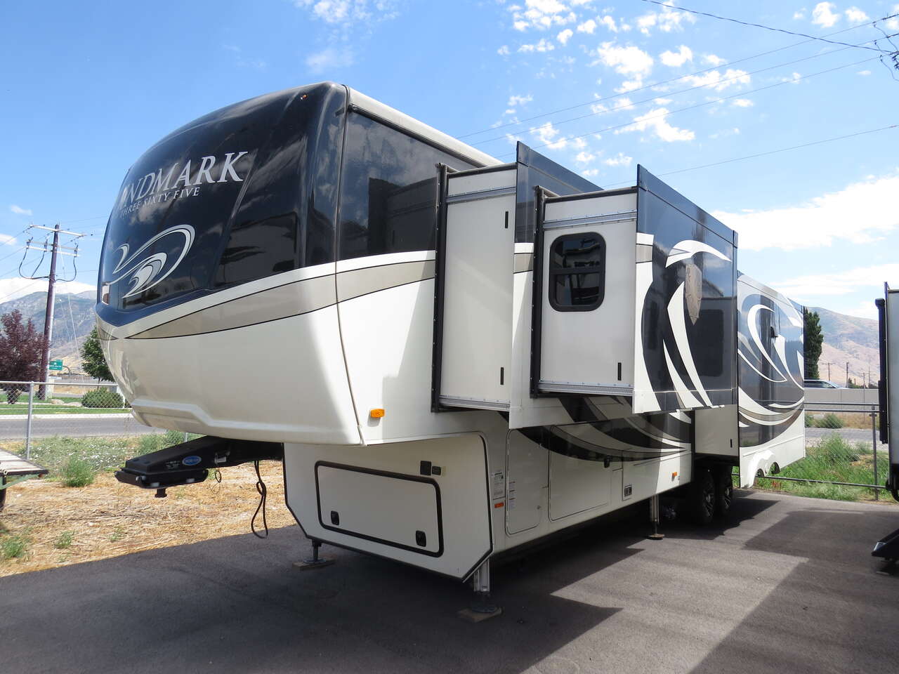 2021 Landmark Oshkosh 39' FULL BODY PAINT!