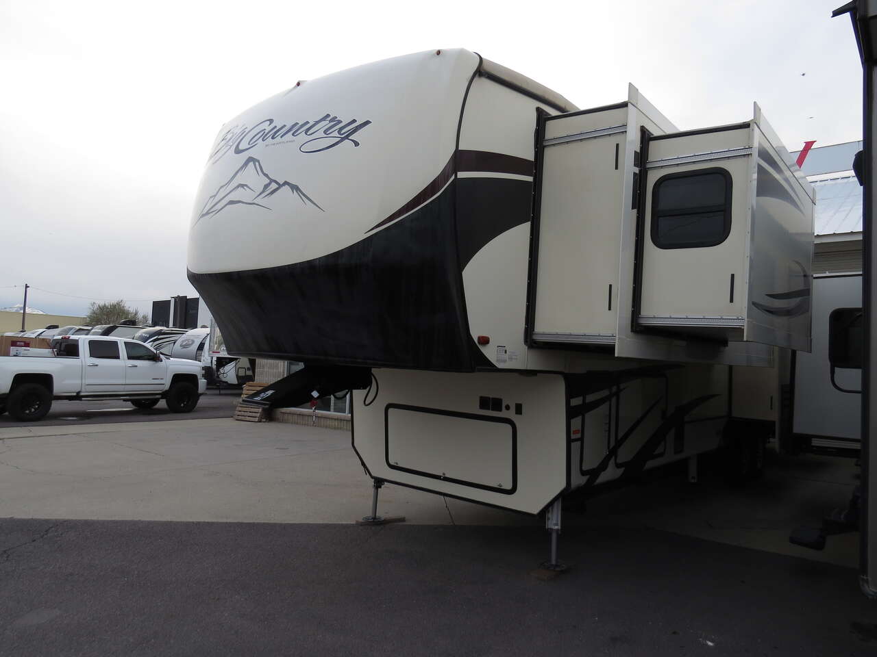 2018 Big Country 3965DSS Great Floor Plan! KING BED! 6 SLIDES!