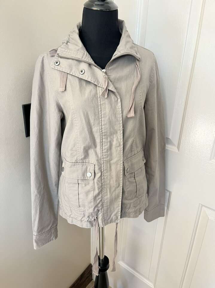 Women’s lightweight jacket light tan BKE brand XS