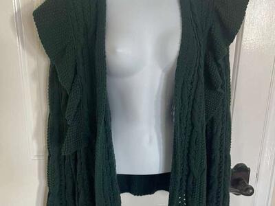 Universal Thread Co. Size Large Cardigan Green