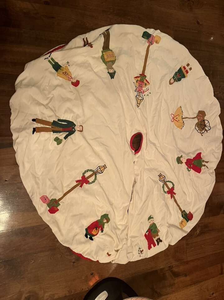 Tree Skirt vintage embroidered SO cute 48”