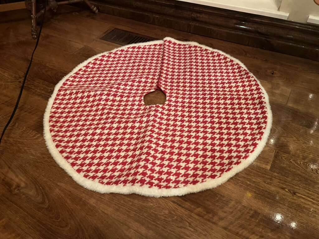 Tree Skirt Houndstooth Red/cream 30
