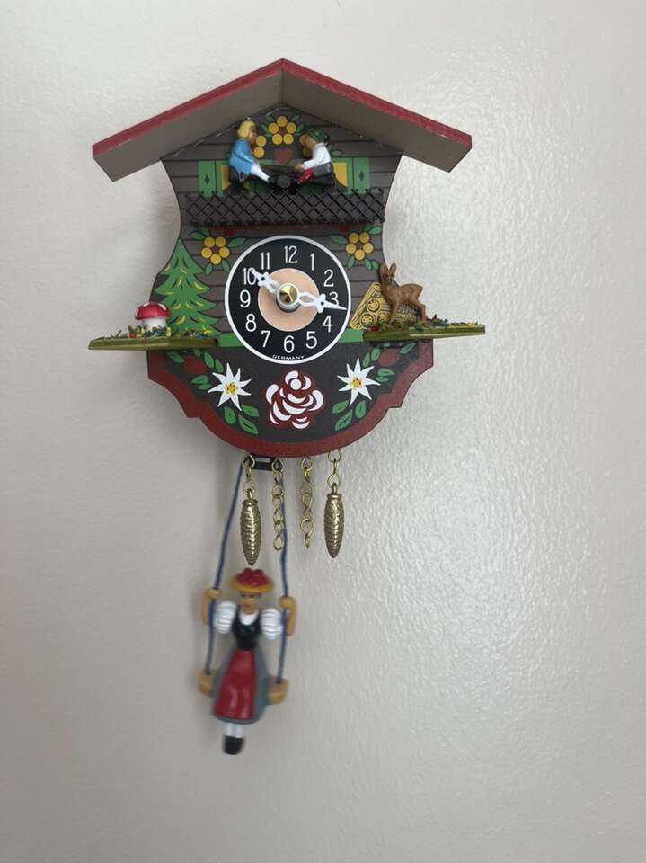 NEW Germany Clock With Swinging Pendalum
