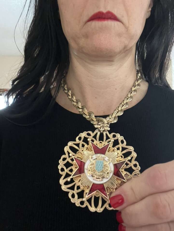 Vintage Intrucagr Metal Necklace