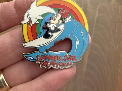 Disney Summer 2002 Minnie Mouse Surfing LE 3600