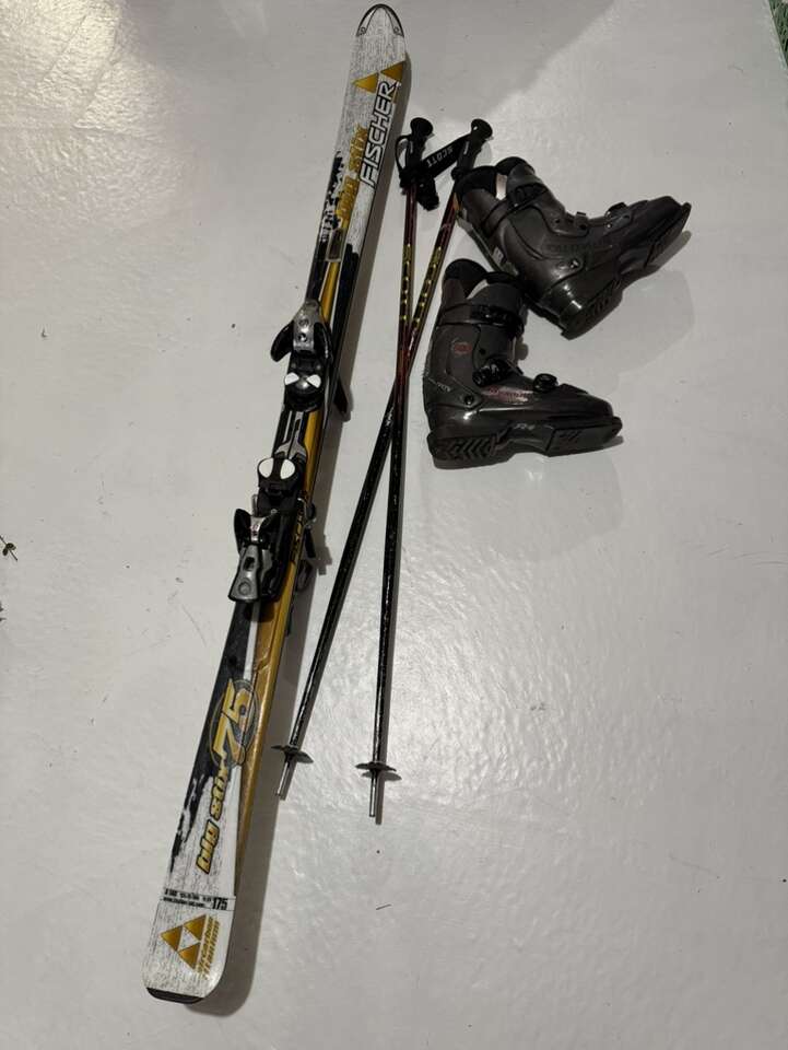Skiing Setup Salomon, Fischer And Scott 175