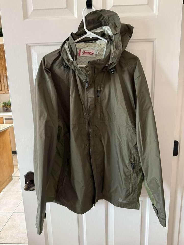 Coleman men’s rain jacket army green size XL