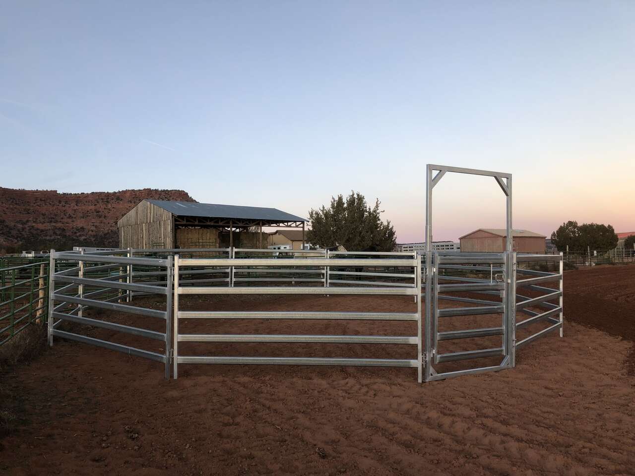 Galvanized Horse/Livestock Panels and Stalls