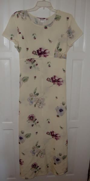 2 Very Pretty Vintage Matching Womens Long Floral Dresses Both Are Size Medium