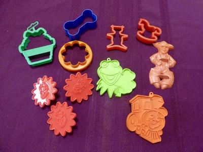 Eleven ( 11 ) Assorted Vintage Cookie Cutters In Various Fun Shape Including 3 Borden / Elsie The Cow Cookie Cutters