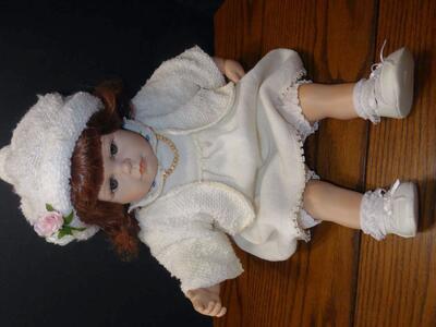 A Very Beautiful Collectible Vinyl / Cloth 22 Inch Baby Doll By Rich By Nina 1999 Vinyl Edition