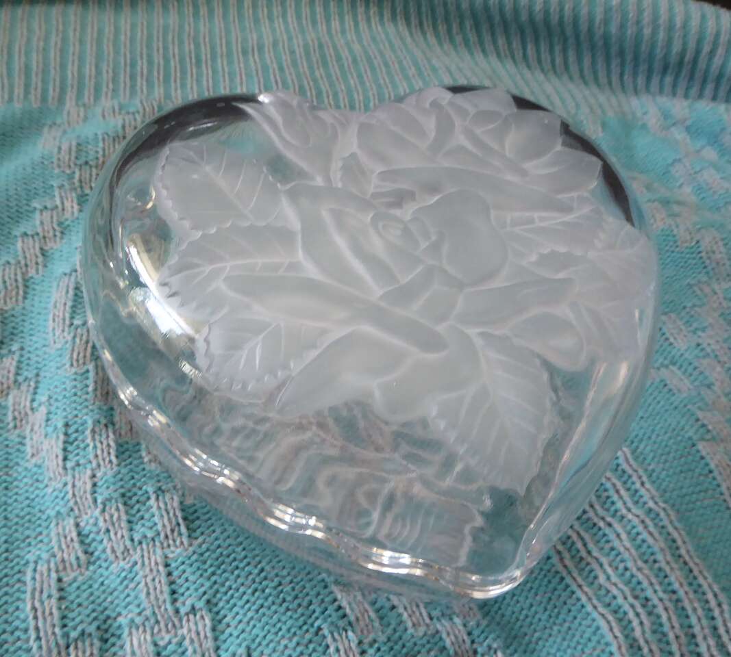 Beautiful Rose Pearls Crystal Glass Valentine Heart With Frosted Roses Design - Trinket Holder- Home Beautiful- Japan