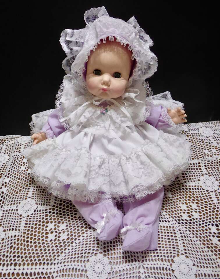 Vintage Collectible 1974 -17 In. Tall Effanbee Little Lovums Baby Doll # 8475 W Crier Vinyl / Cloth In Sweet Outfit W Bonnet