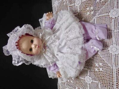 Vintage Collectible 1974 -17 In. Tall Effanbee Little Lovums Baby Doll # 8475 W Crier Vinyl / Cloth In Sweet Outfit W Bonnet