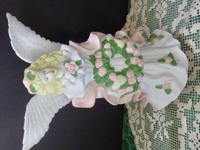 Musical Vintage Ceramic White / Pink Christmas Angel Holding a Wreath Of Pink Roses So Beautiful