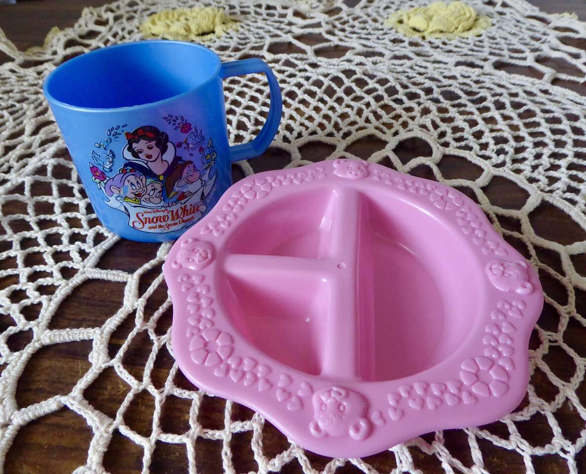 Disney Blue Snow White Cup With A Sweet Pink Baby Doll Dish With A Bear Design With 3 Sections