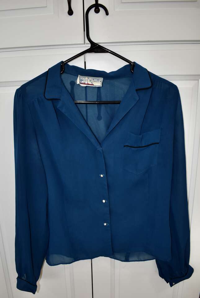 Beautiful Vintage Teal / Turquoise Womens Blouse Semi Sheer With White Pearl Buttons-Vintage Sizing 11-12