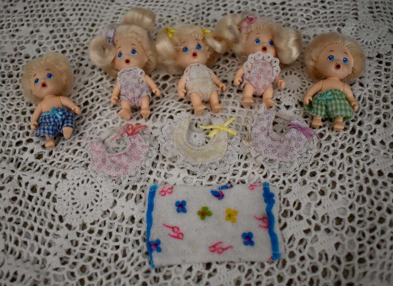 Set Of 5 Very Sweet Collectible Vintage Quints / Quintuplets Blond Baby Dolls By Tyco- 1990 -