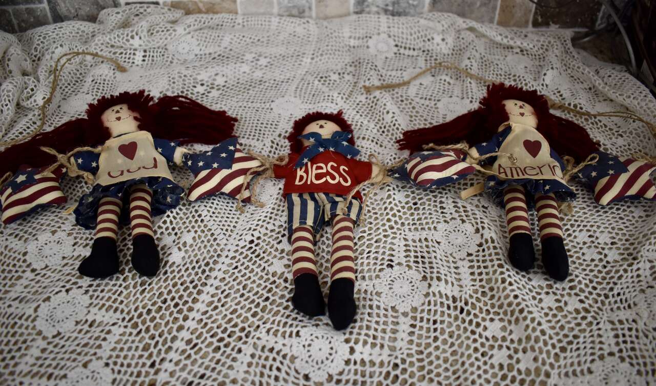 Patriotic Fabric - God Bless America- Raggedy Ann And Andy Dolls Wall / Fireplace Banner Decor