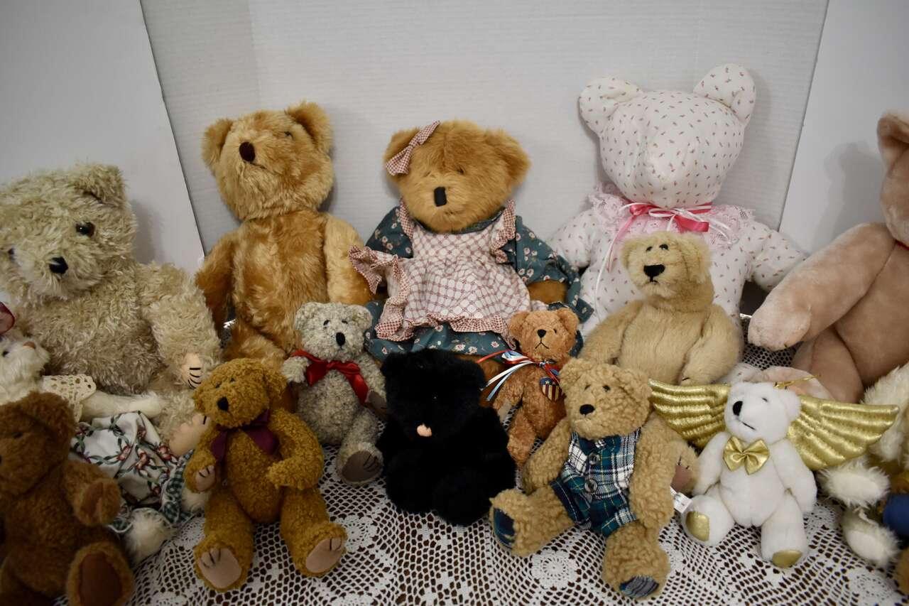 Several REALLY CUTE Stuffed Bear Dolls From 17 Inches To 7 Inches Tall - A Couple Are Boyds Bears / Also a Russ Bear