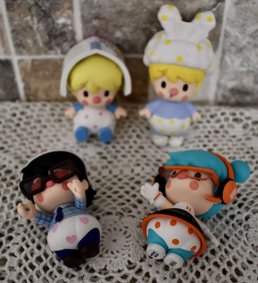 Four ( 4 ) Really Sweet Collectible Sweet Bean Pop Mart Dolls With Two Matching Sets