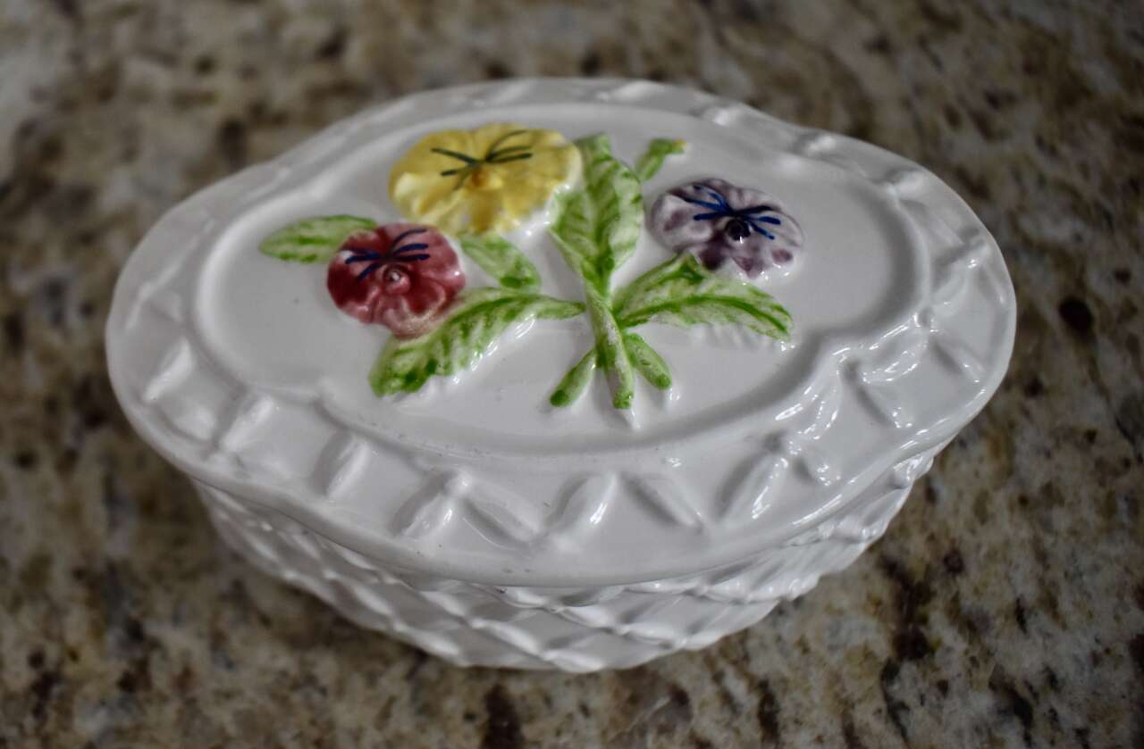 Very Pretty Vintage White With 3 Colorful Flowers Ceramic Trinket / Jewelry - Container