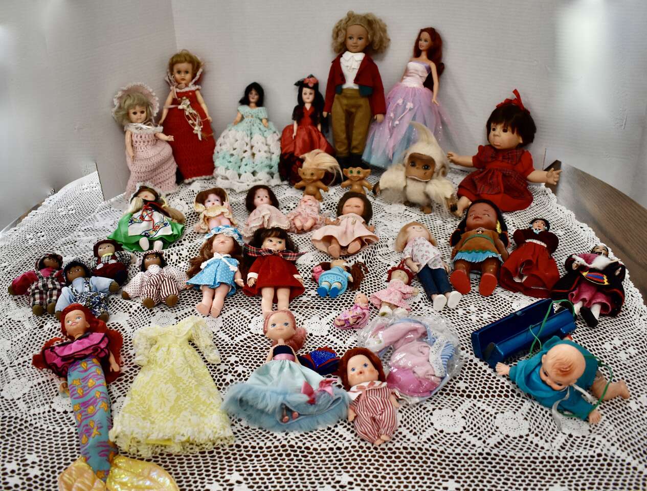 Several Assorted Antique / Vintage Vinyl / Plastic / Celluloid Dolls / Fabric Dolls - And More-