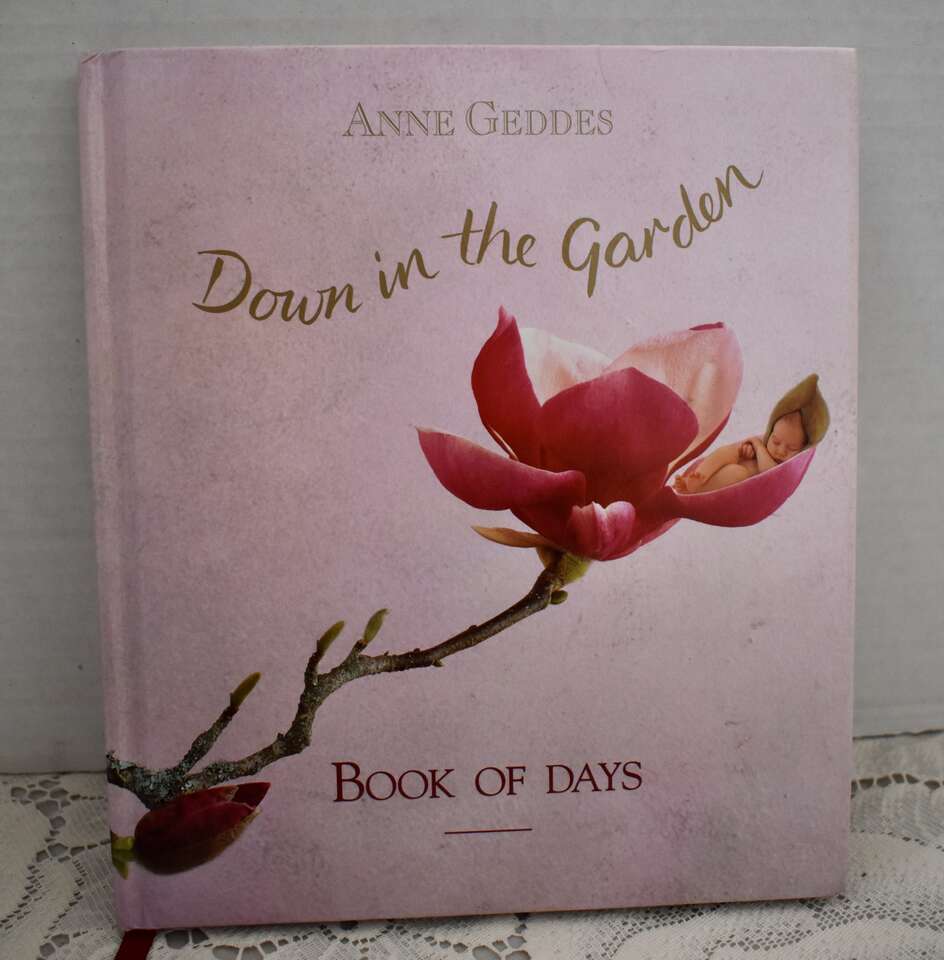 DOWN IN THE GARDEN BOOK OF DAYS BY ANNE GEDDES - ART JOURNAL / CALENDAR -HARDBACK BOOK