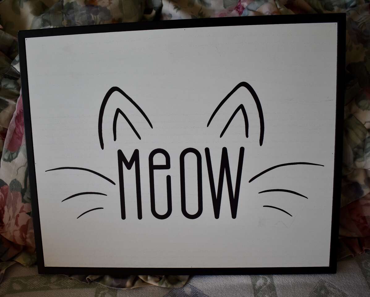 FUN WOODEN MEOW WALL ART DECOR FOR CAT LOVERS BLACK WORDING ON WHITE WITH 2 HOOKS AT THE BACK