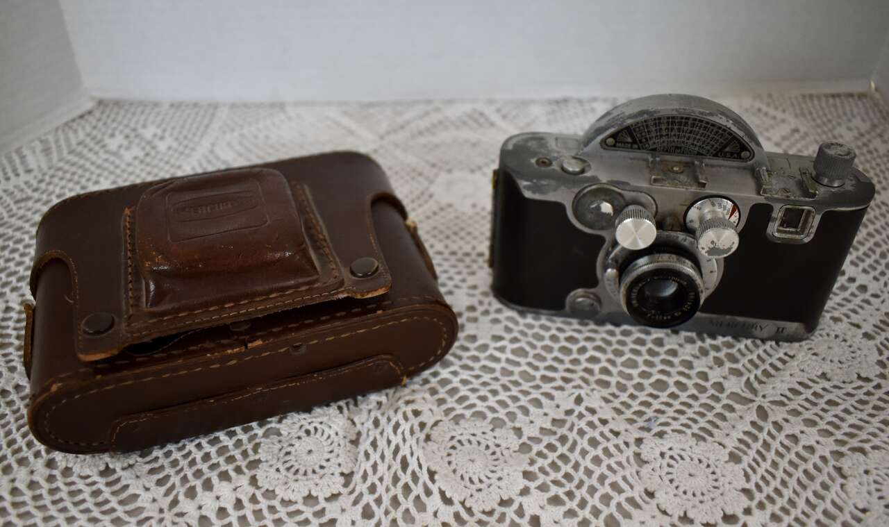 Antique 1940’s Universal Camera Corporation 35 mm Mercury II Tricor 2.7 Lens Model CX USA